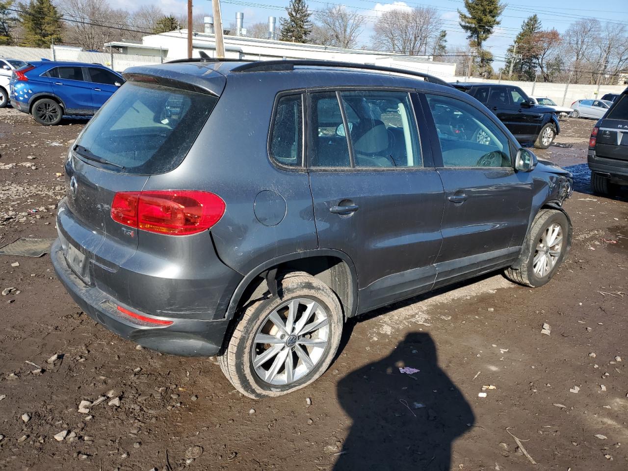 2018 Volkswagen Tiguan - Image 3
