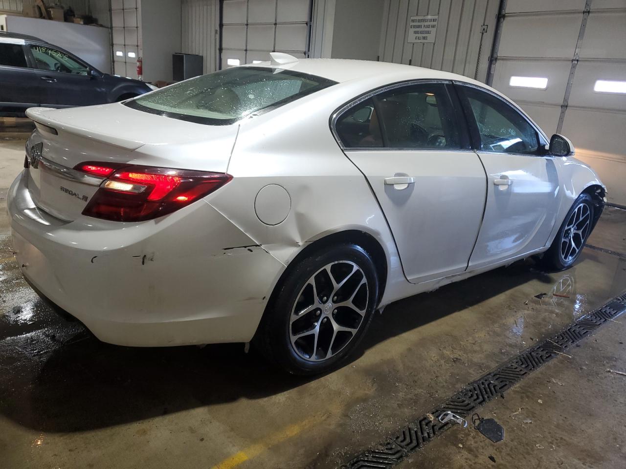 2017 Buick Regal - Image 3
