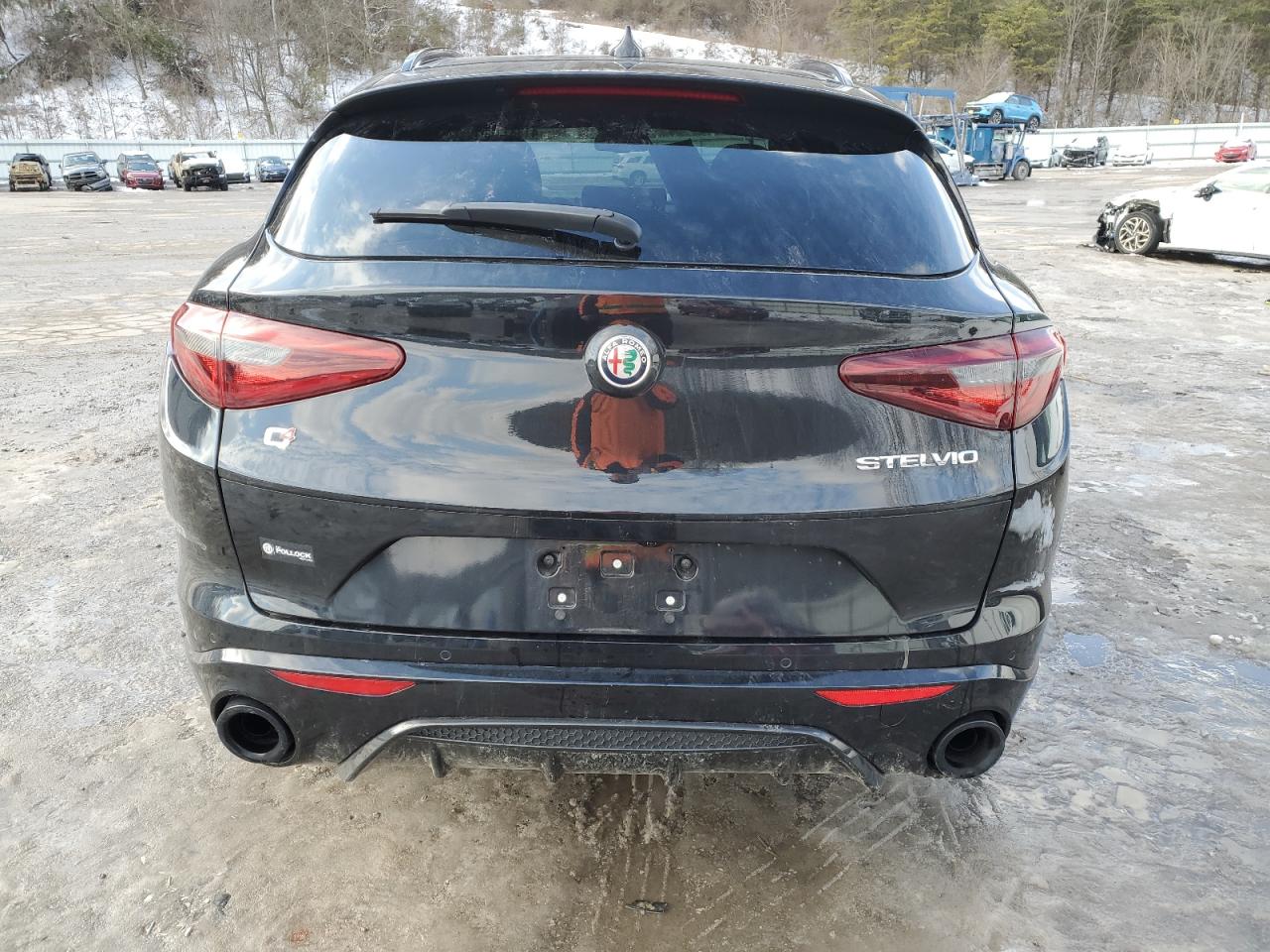 2022 Alfa Romeo Stelvio - Image 6