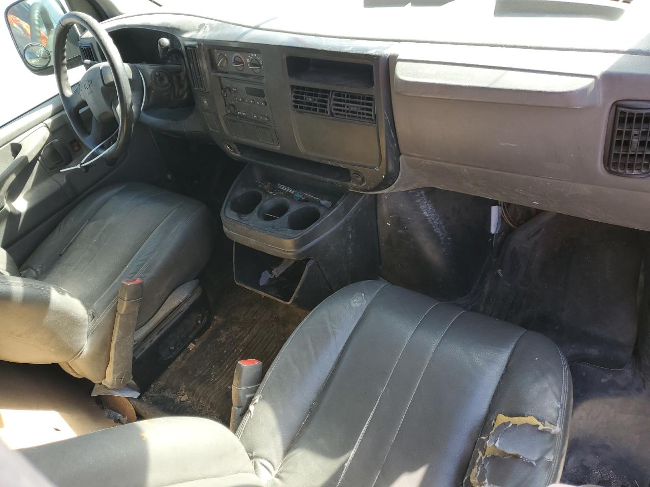 2005 Chevrolet Express - Image 8