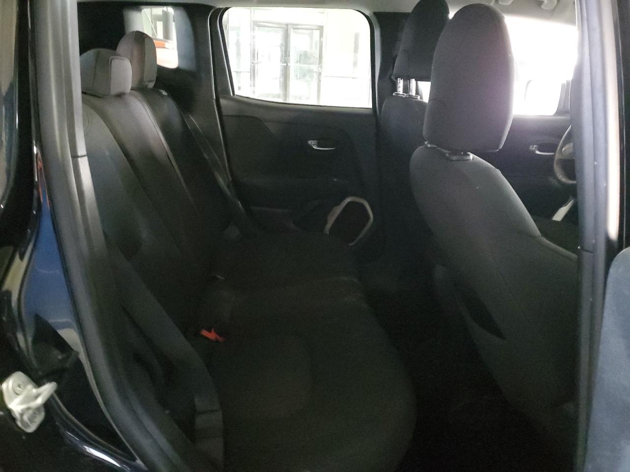 2017 Jeep Renegade - Image 11