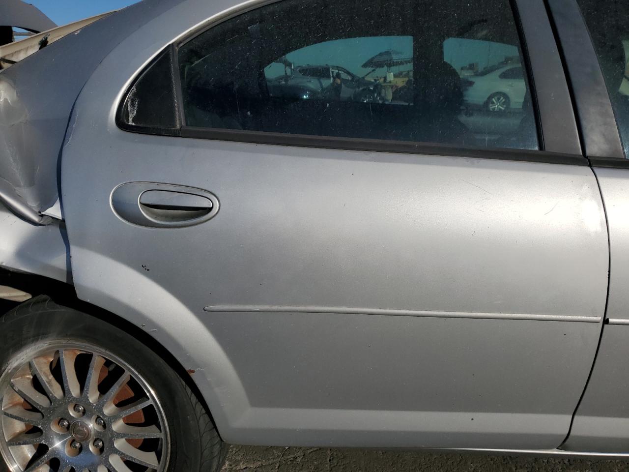 2005 Chrysler Sebring - Image 10