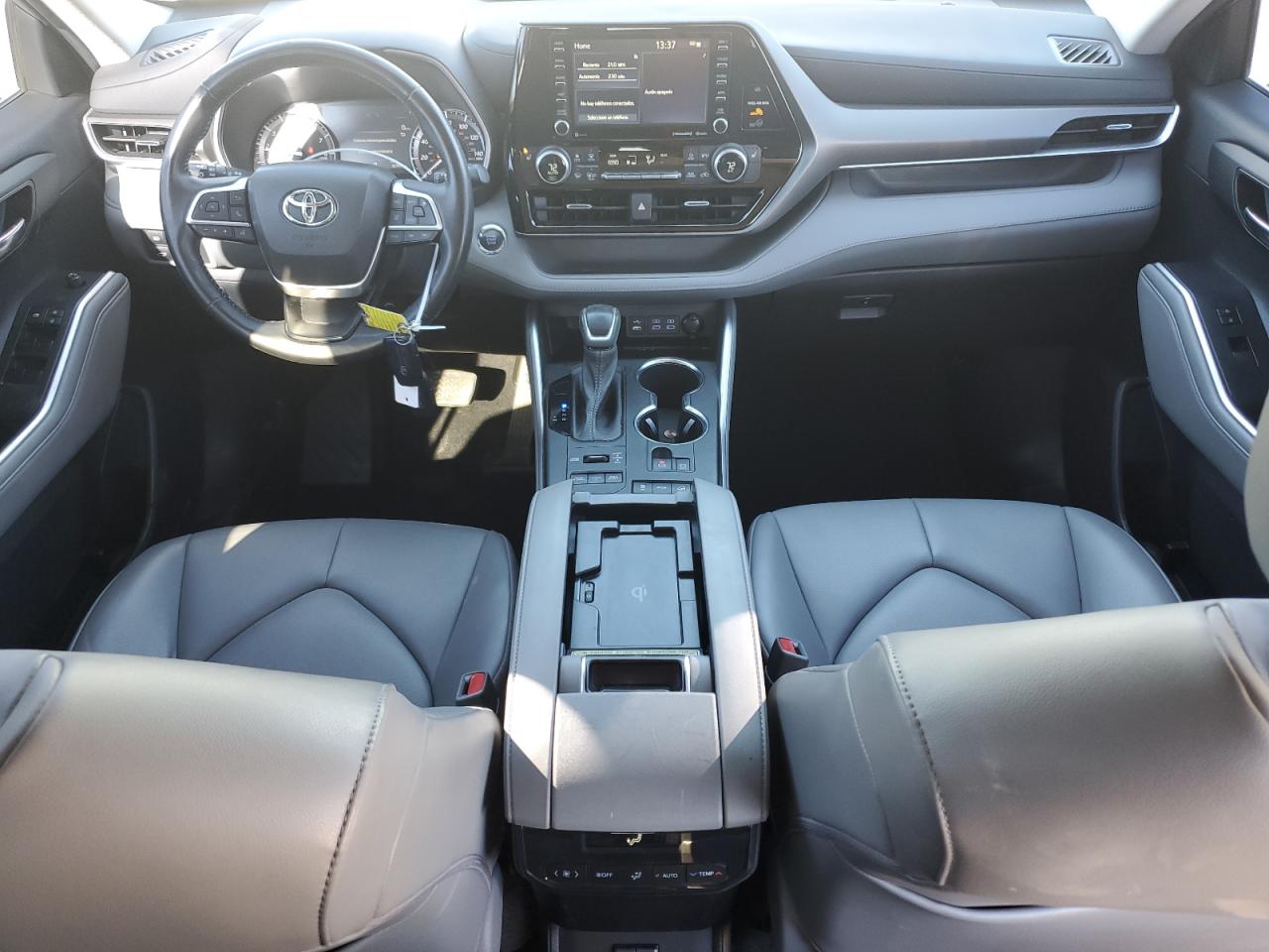 2022 Toyota Highlander - Image 8