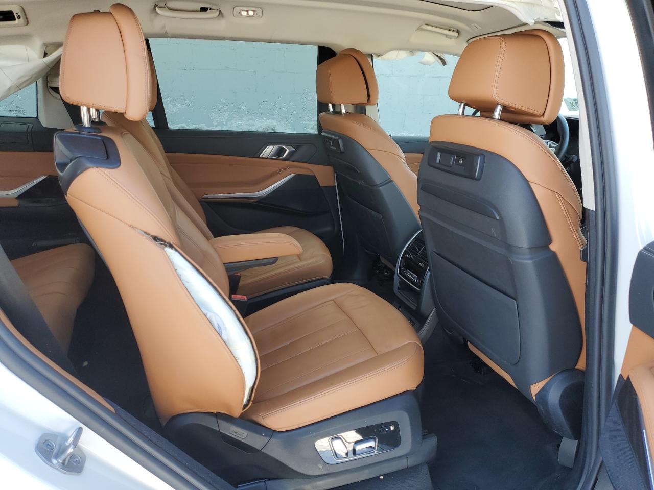 2022 BMW X7 - Image 11