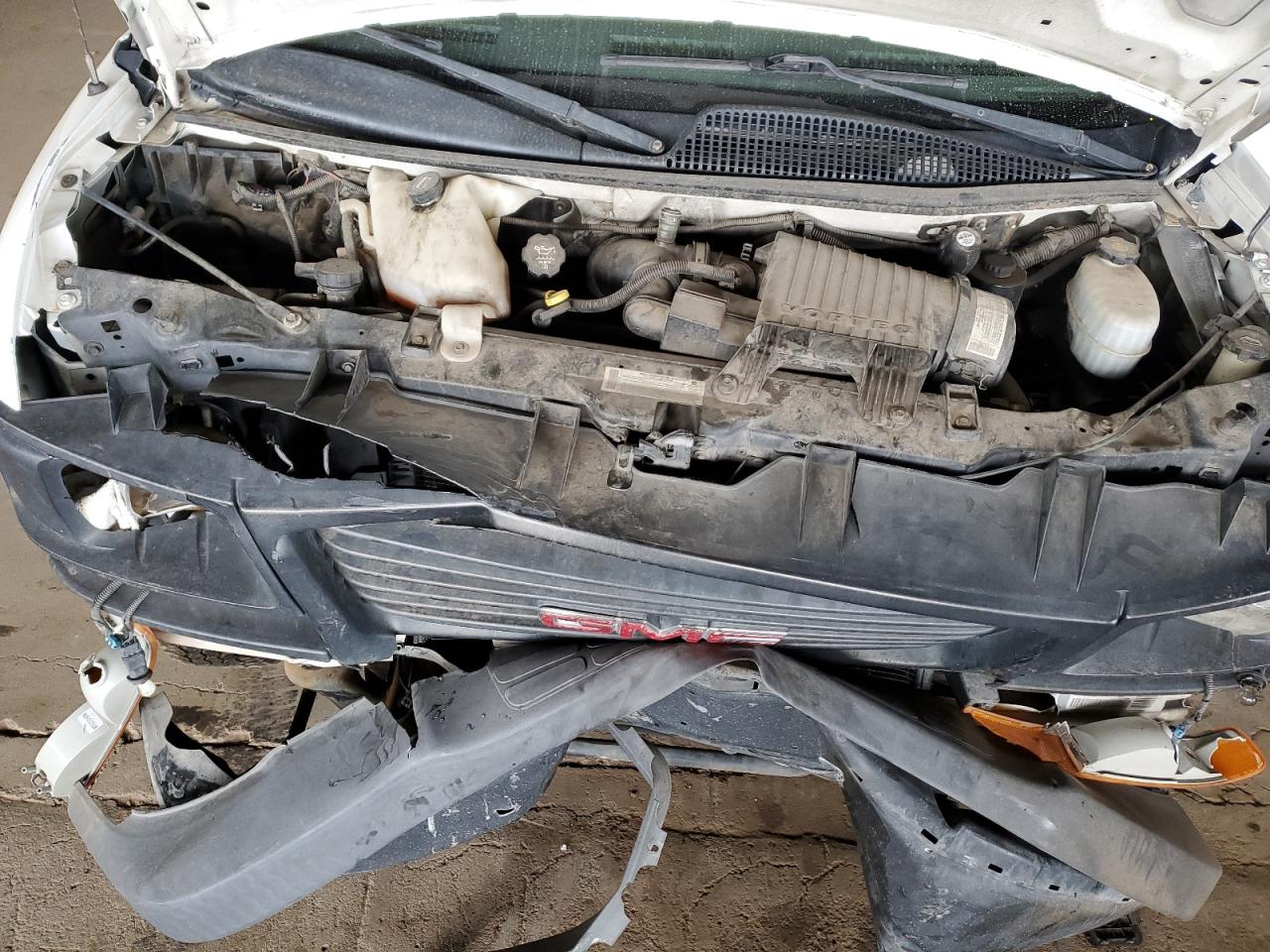 2004 GMC Savana - Image 12