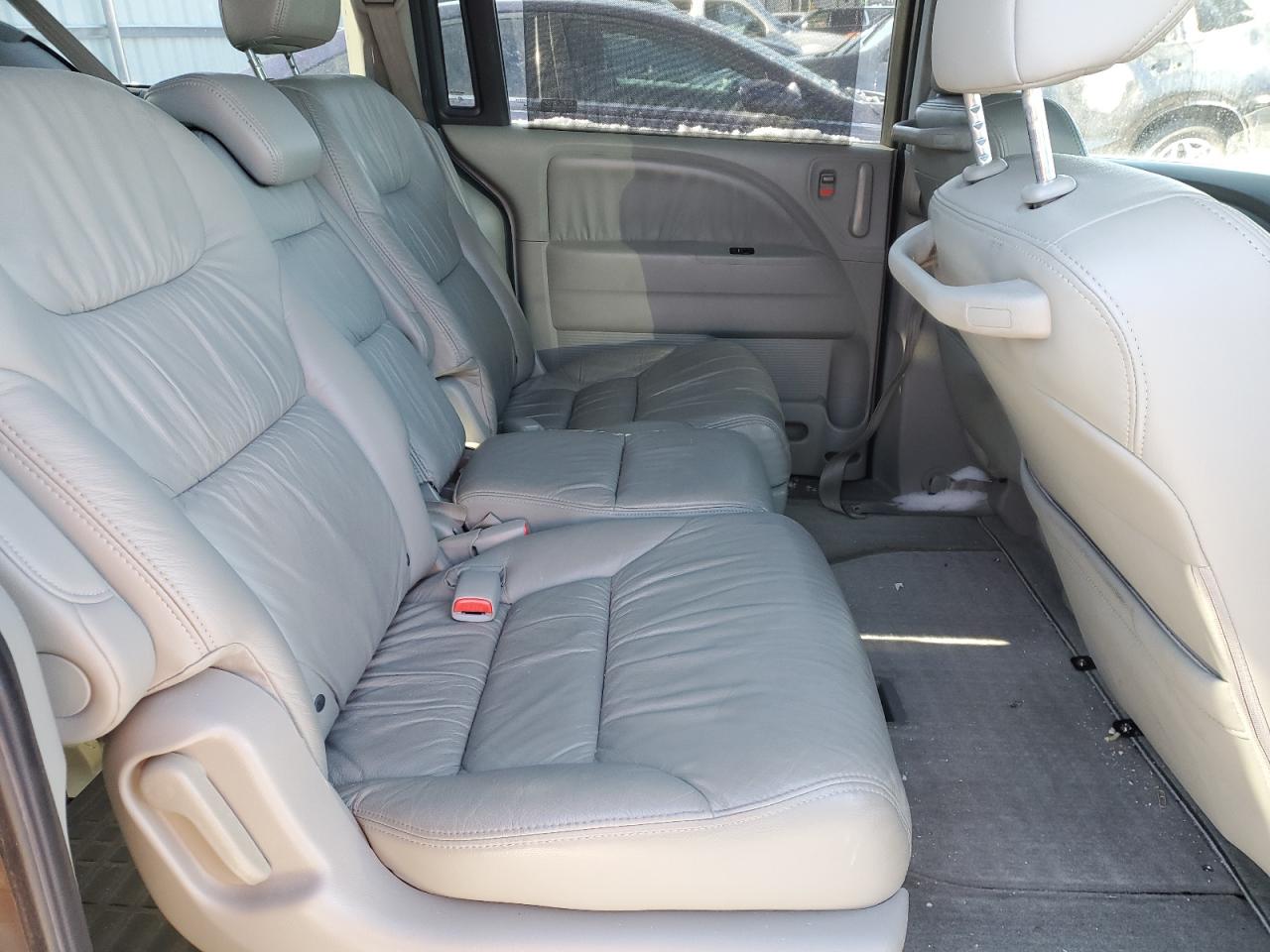 2008 Honda Odyssey - Image 11