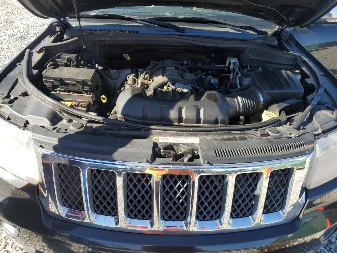 2011 Jeep Grand Cherokee - Image 12