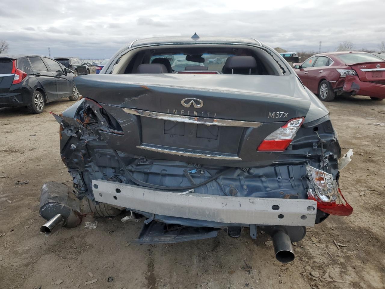 2011 Infiniti M - Image 6
