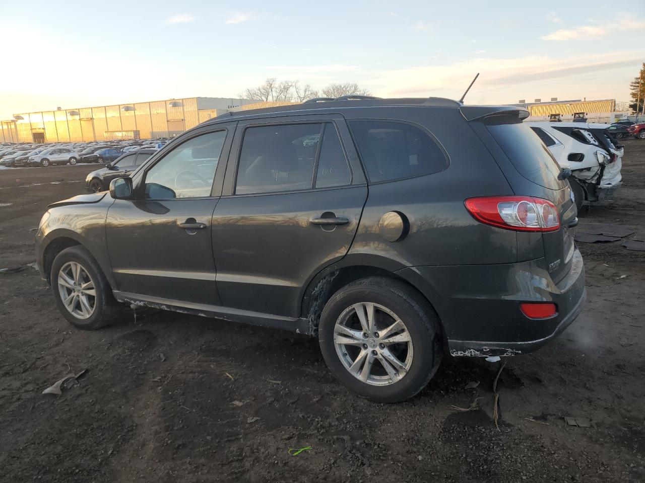 2010 Hyundai Santa Fe - Image 2