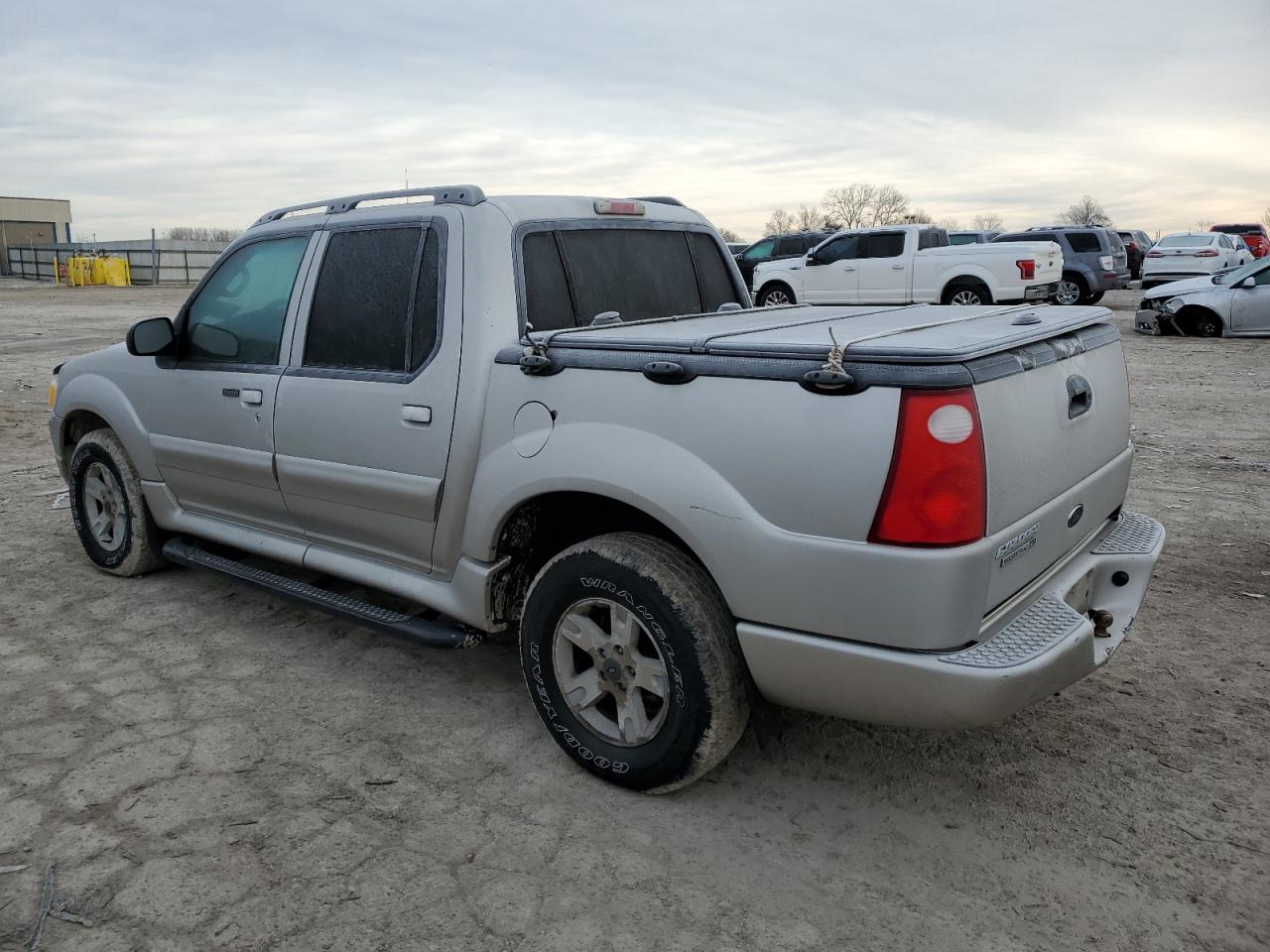 2005 Ford Explorer - Image 2