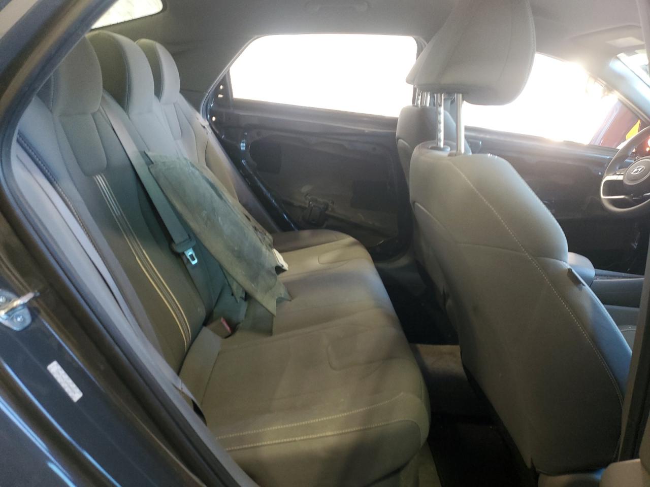 2023 Hyundai Elantra - Image 10