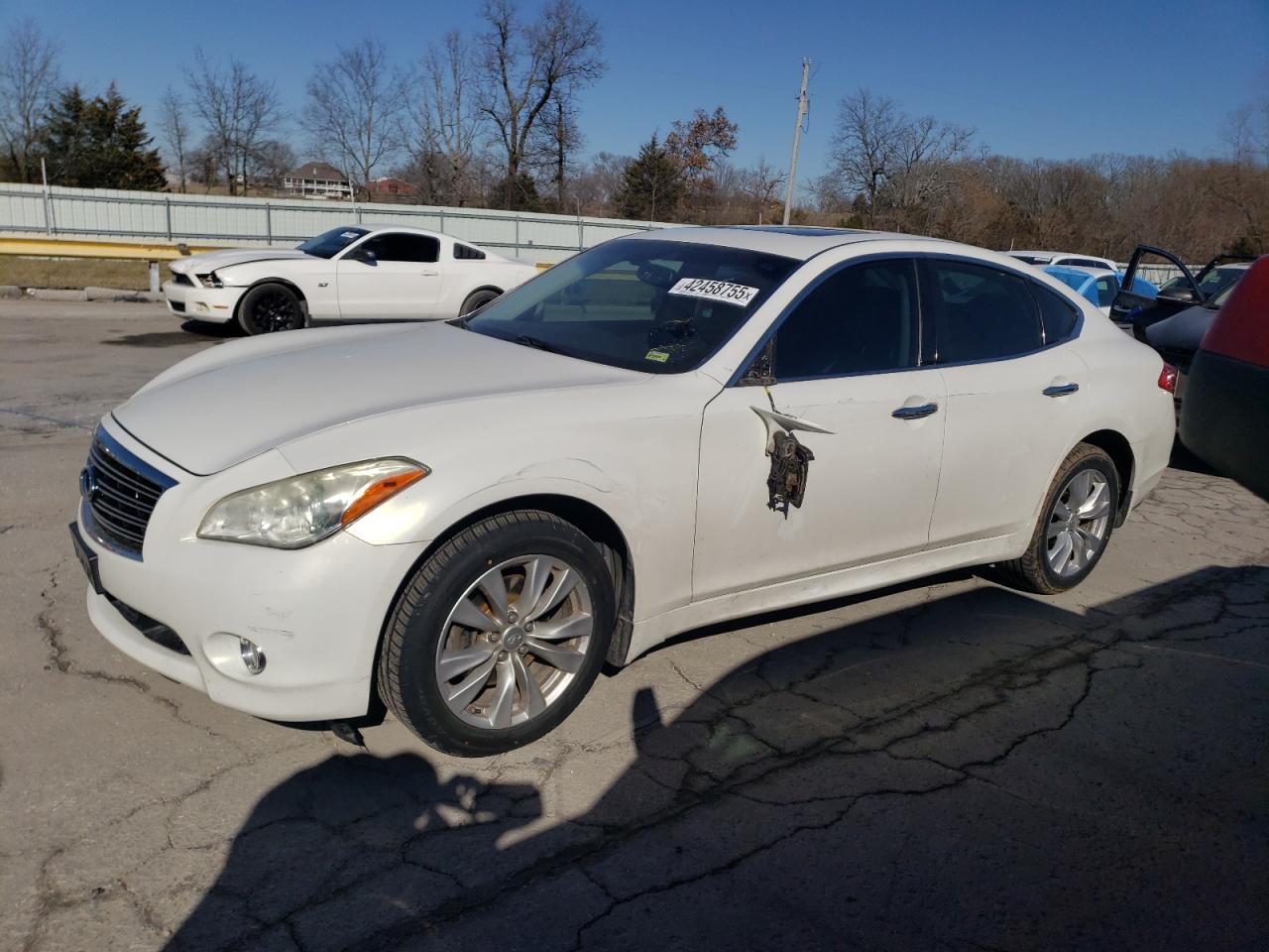 2011 Infiniti M - Image 1
