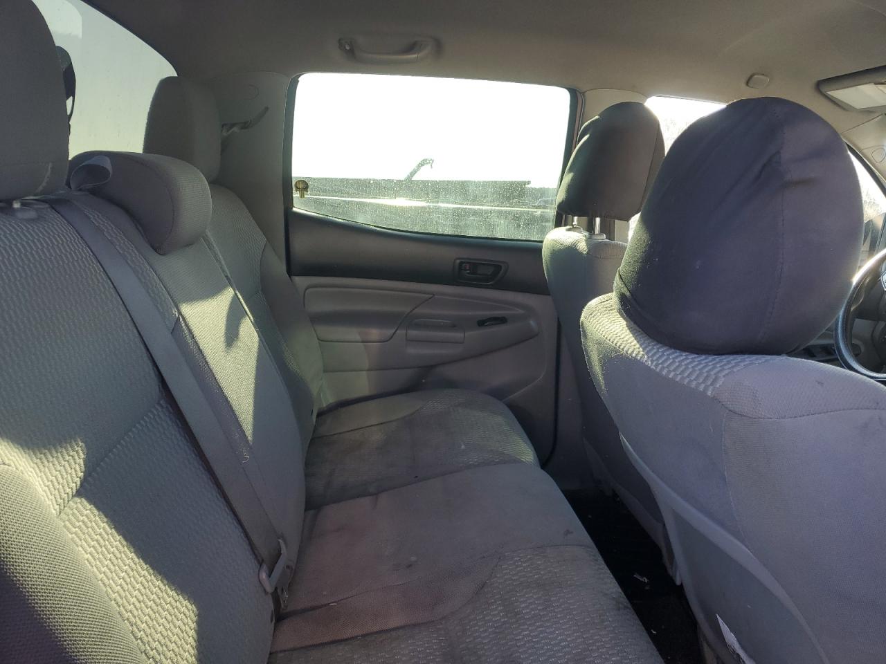 2015 Toyota Tacoma - Image 10