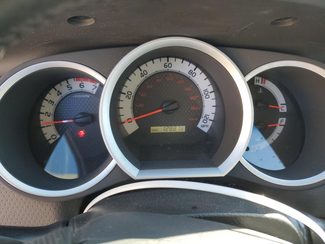 2015 Toyota Tacoma - Image 9