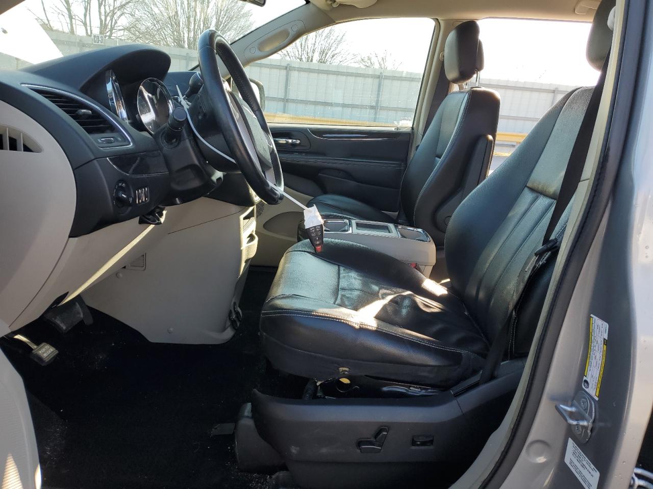 2014 Chrysler Town & Country - Image 7