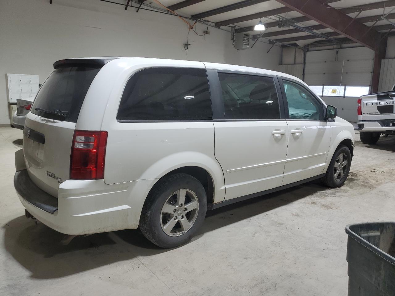 2010 Dodge Caravan - Image 3