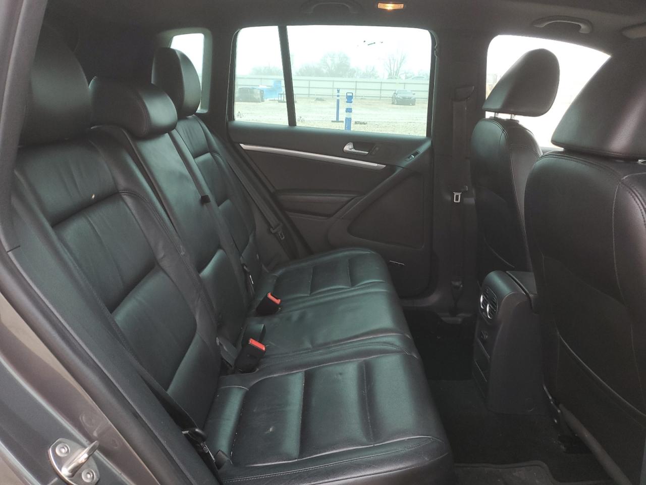 2015 Volkswagen Tiguan - Image 11