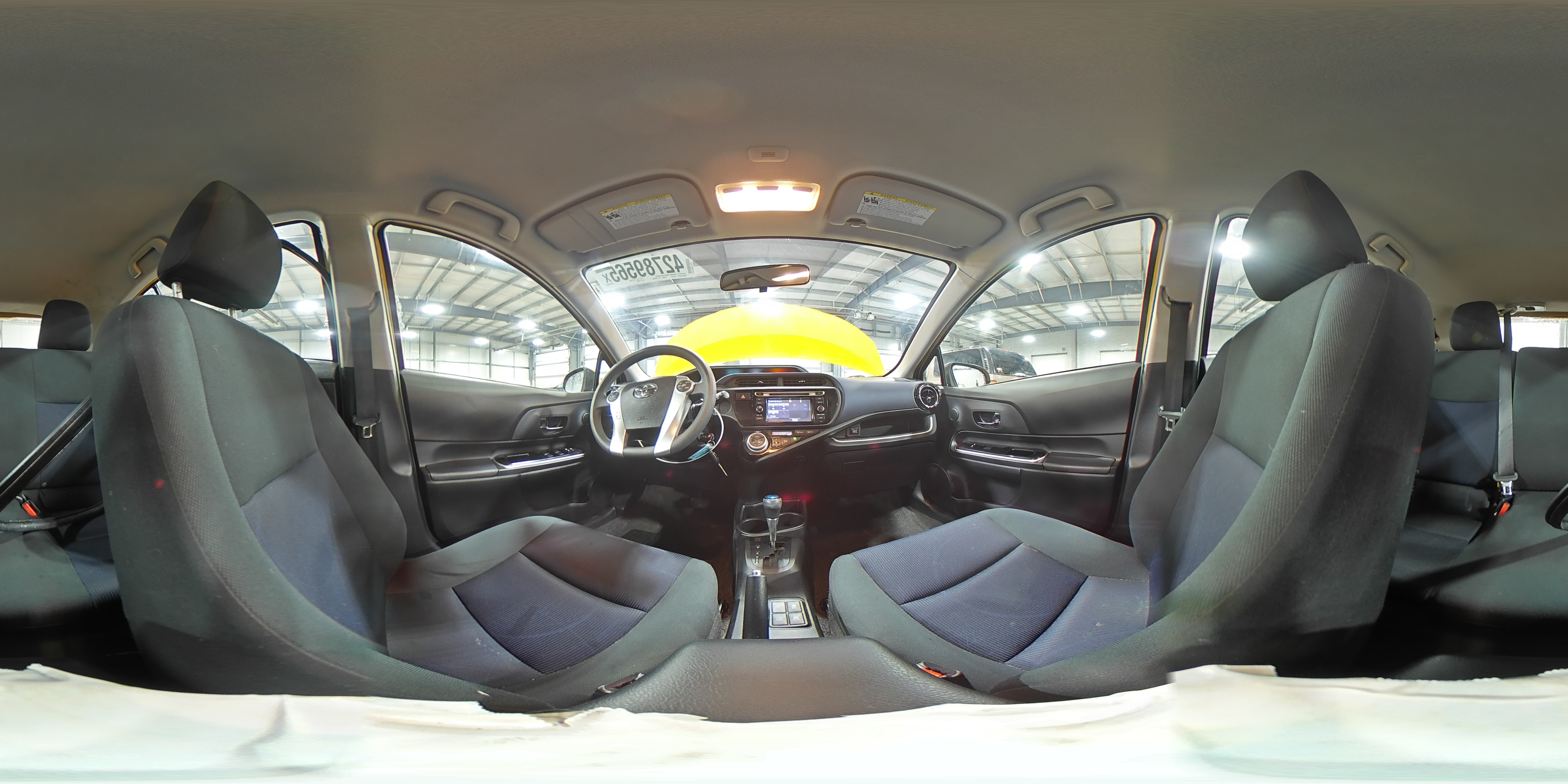 2015 Toyota Prius - Image 16