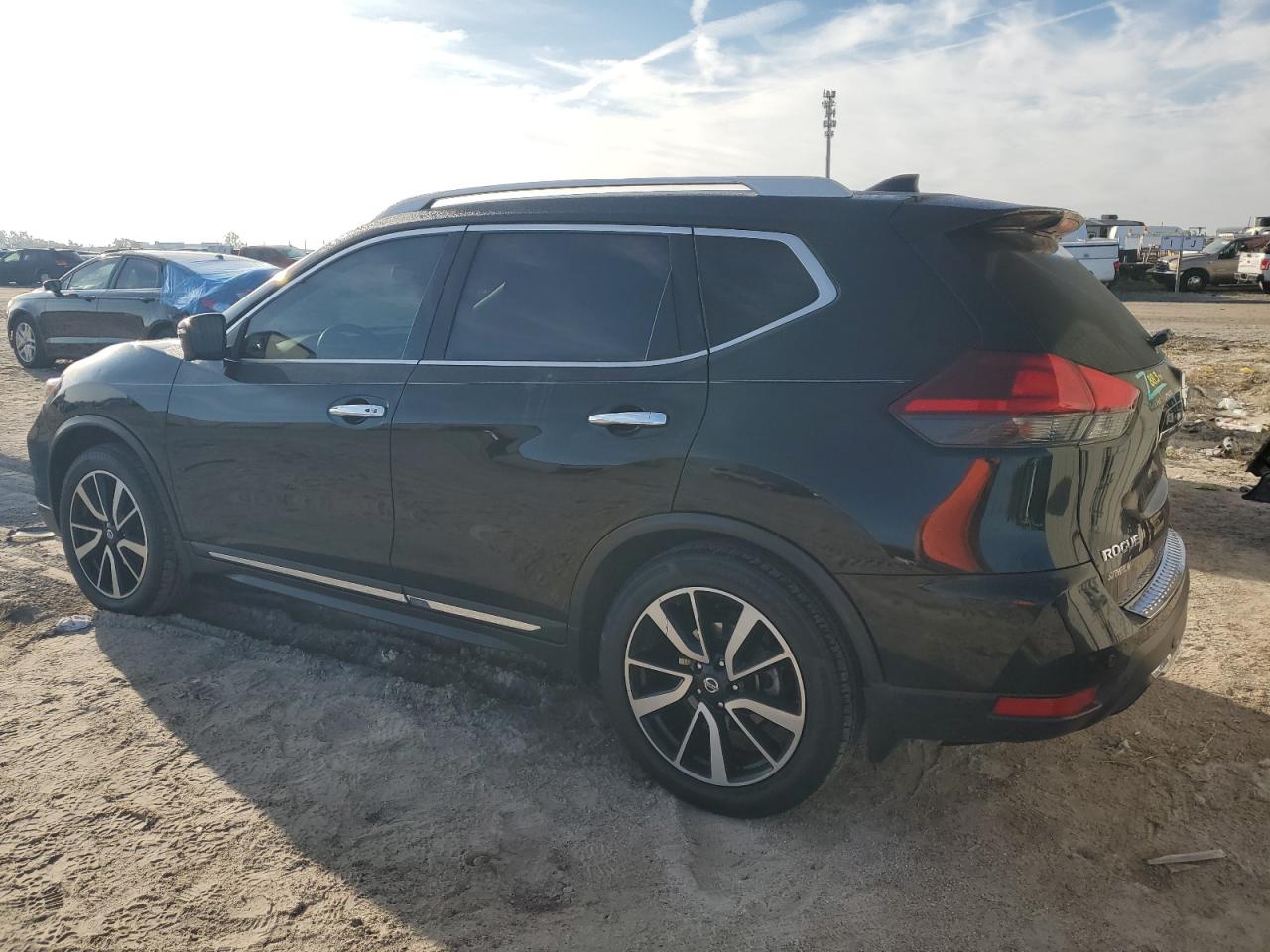 2020 Nissan Rogue - Image 2