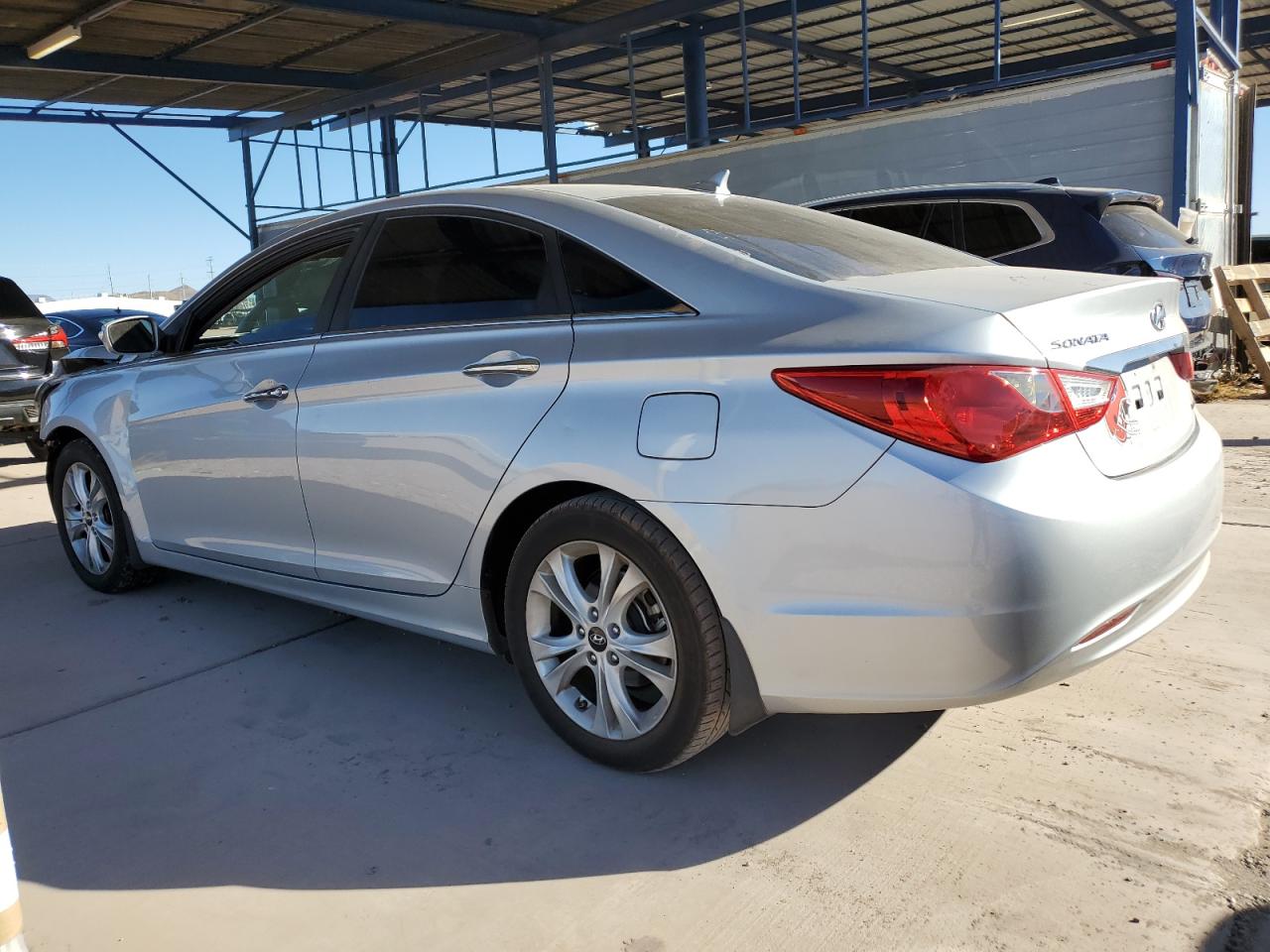 2011 Hyundai Sonata - Image 2