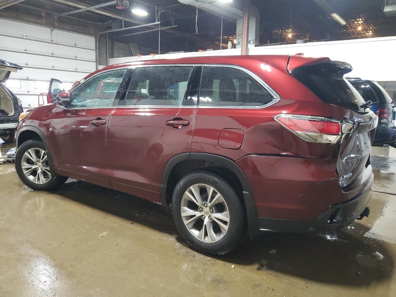 2015 Toyota Highlander - Image 2