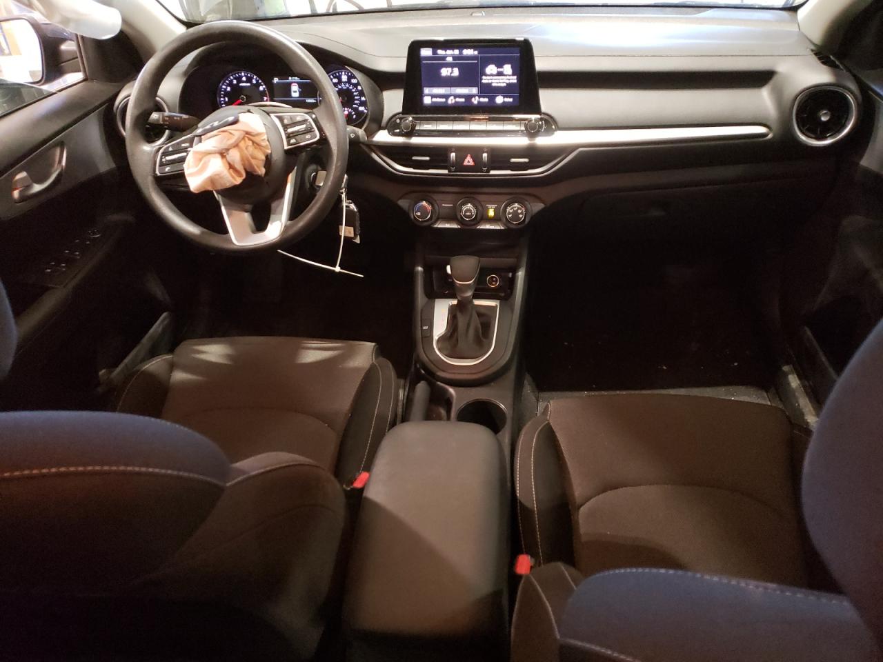 2023 Kia Forte - Image 8