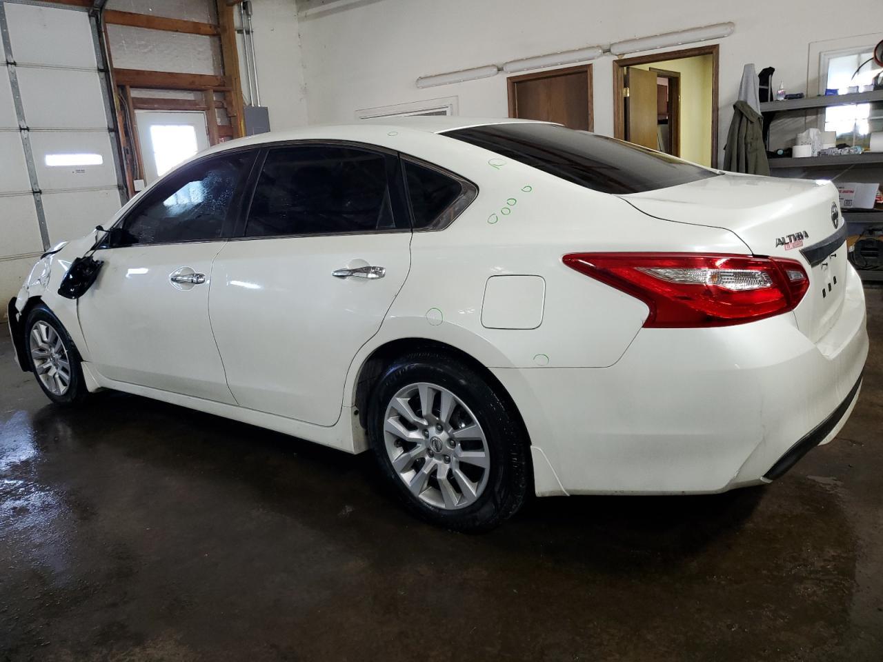 2017 Nissan Altima - Image 2