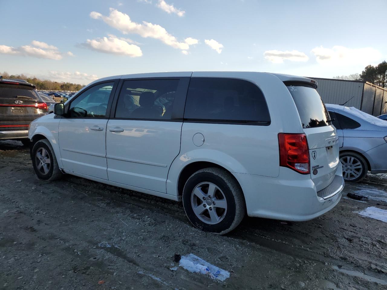 2013 Dodge Caravan - Image 2