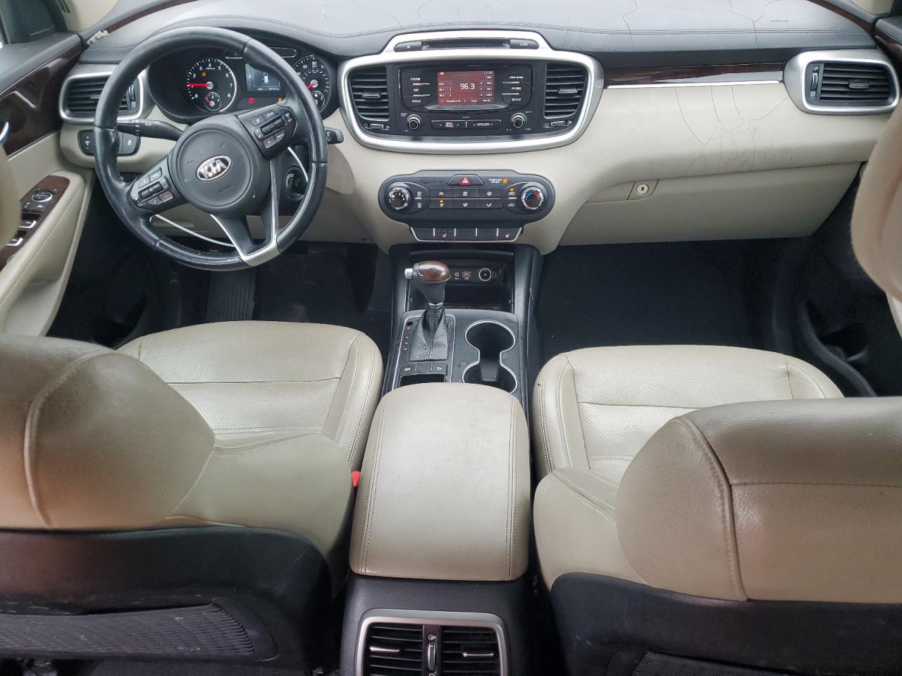 2016 Kia Sorento - Image 8