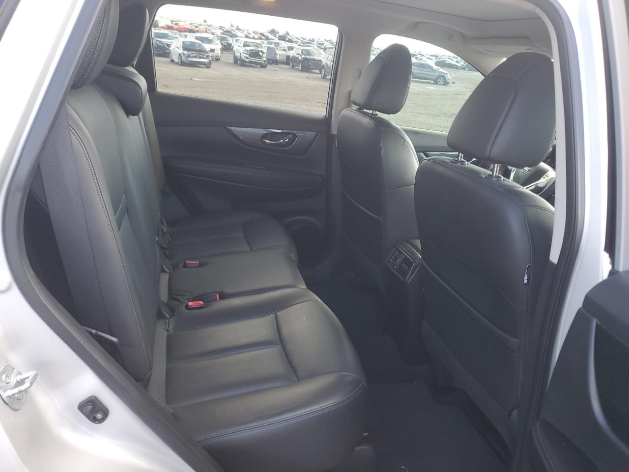 2015 Nissan Rogue - Image 11