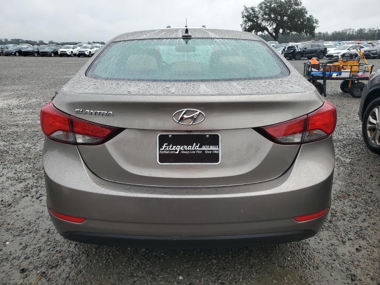2016 Hyundai Elantra - Image 6