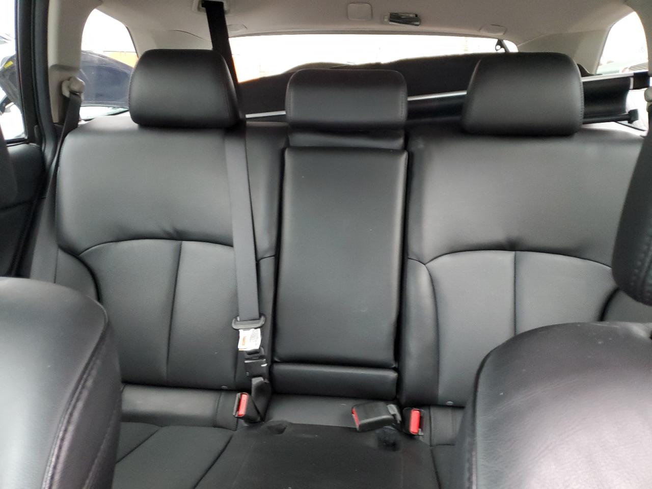 2011 Subaru Outback - Image 10