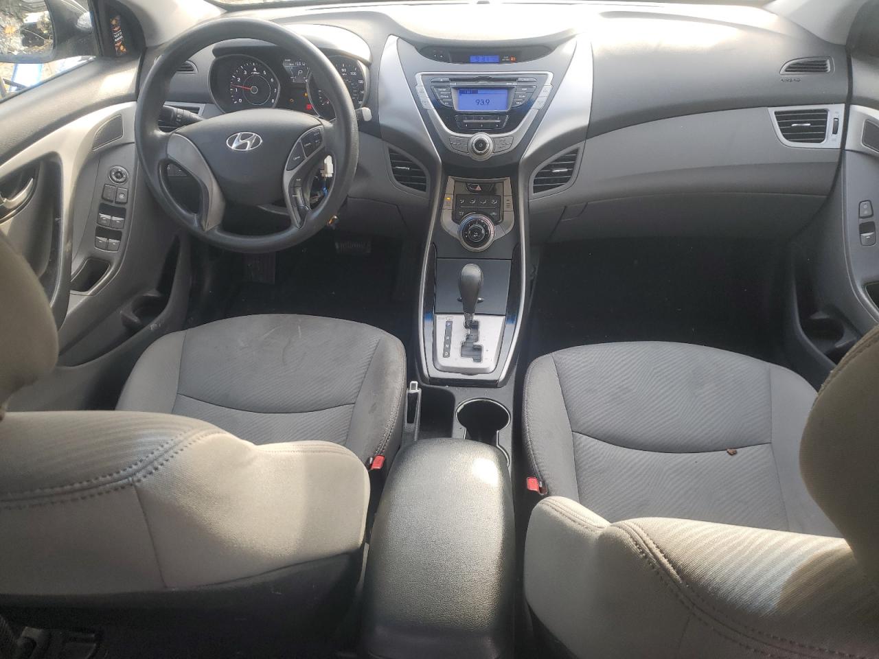 2013 Hyundai Elantra - Image 8