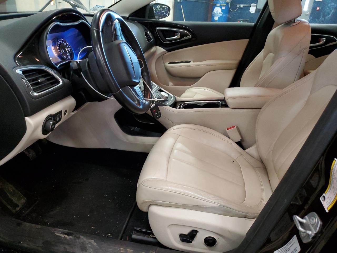 2015 Chrysler 200 - Image 7