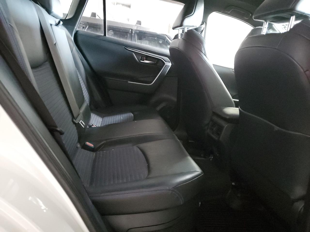 2019 Toyota RAV 4 - Image 11