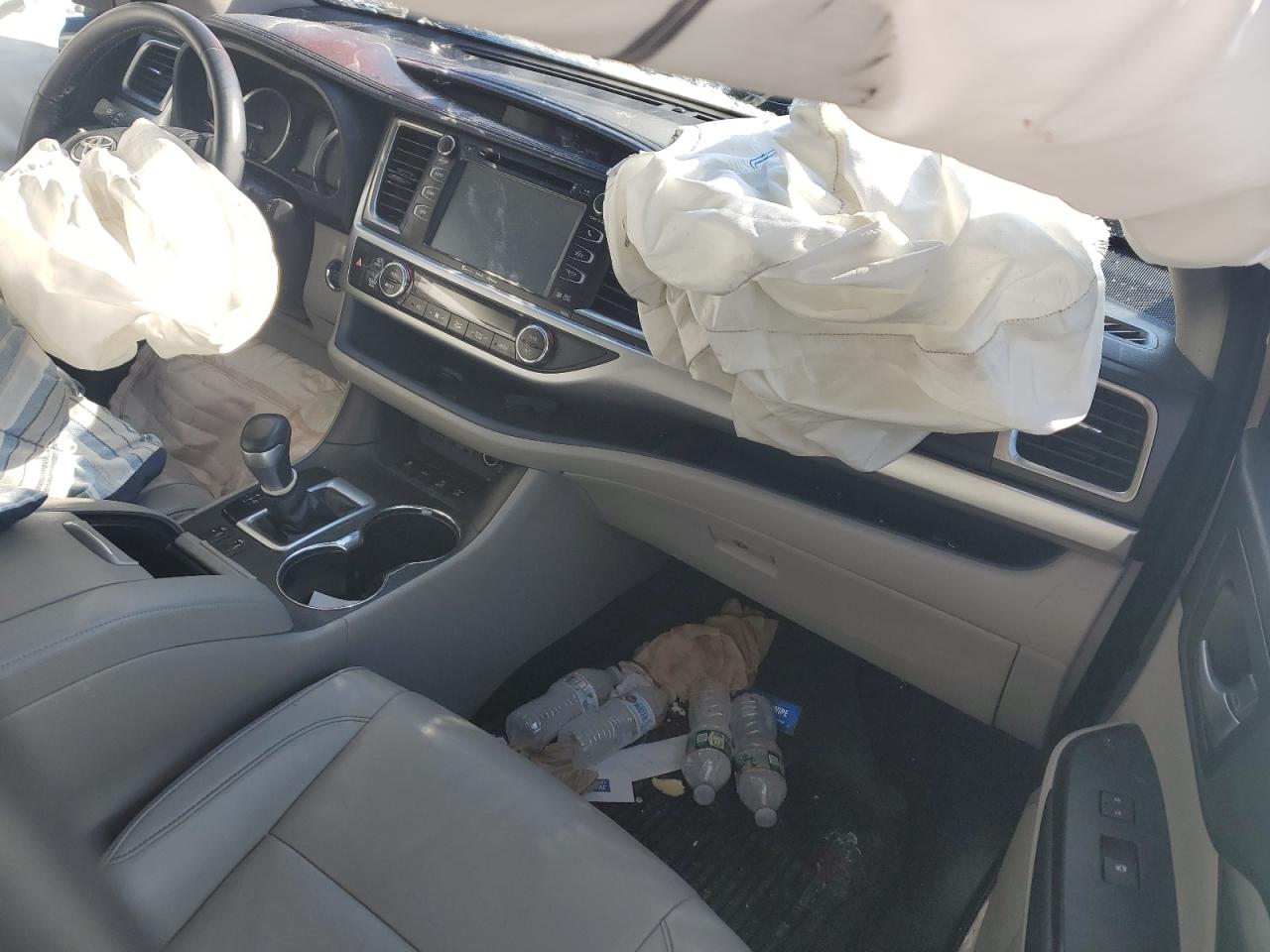 2019 Toyota Highlander - Image 8