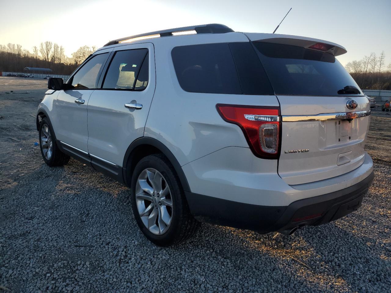 2014 Ford Explorer - Image 2