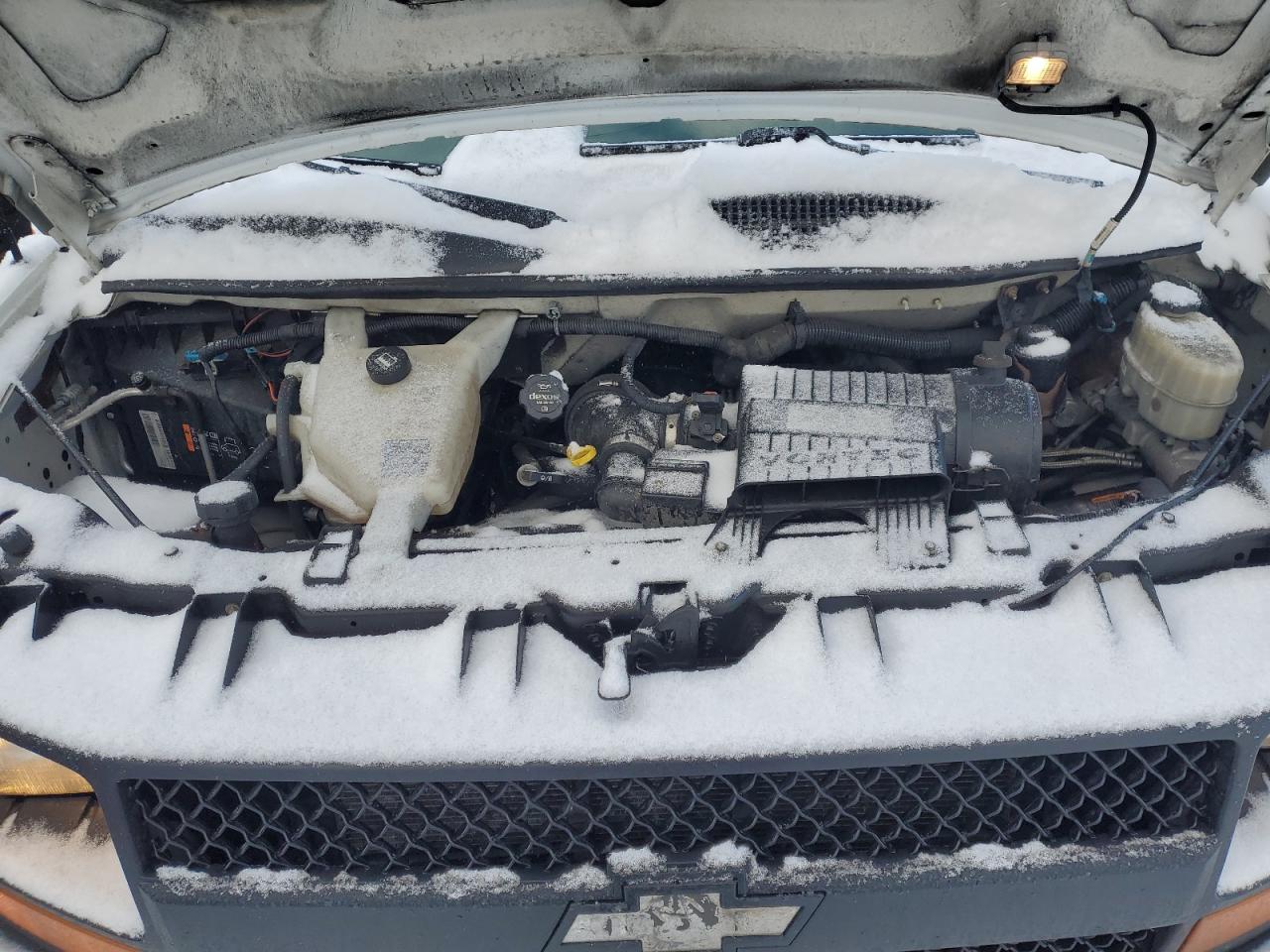 2017 Chevrolet Express - Image 12