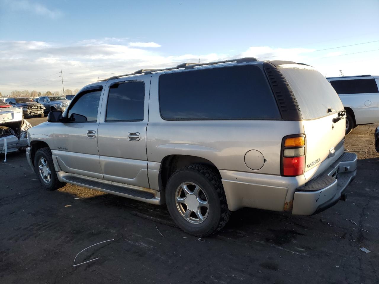 2005 GMC Yukon - Image 2