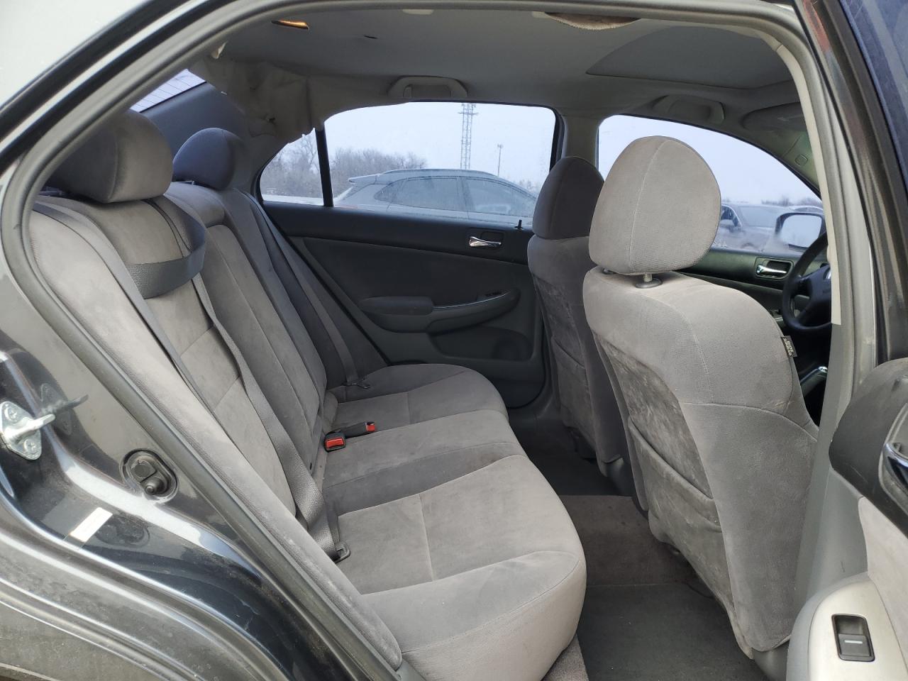 2004 Honda Accord - Image 11