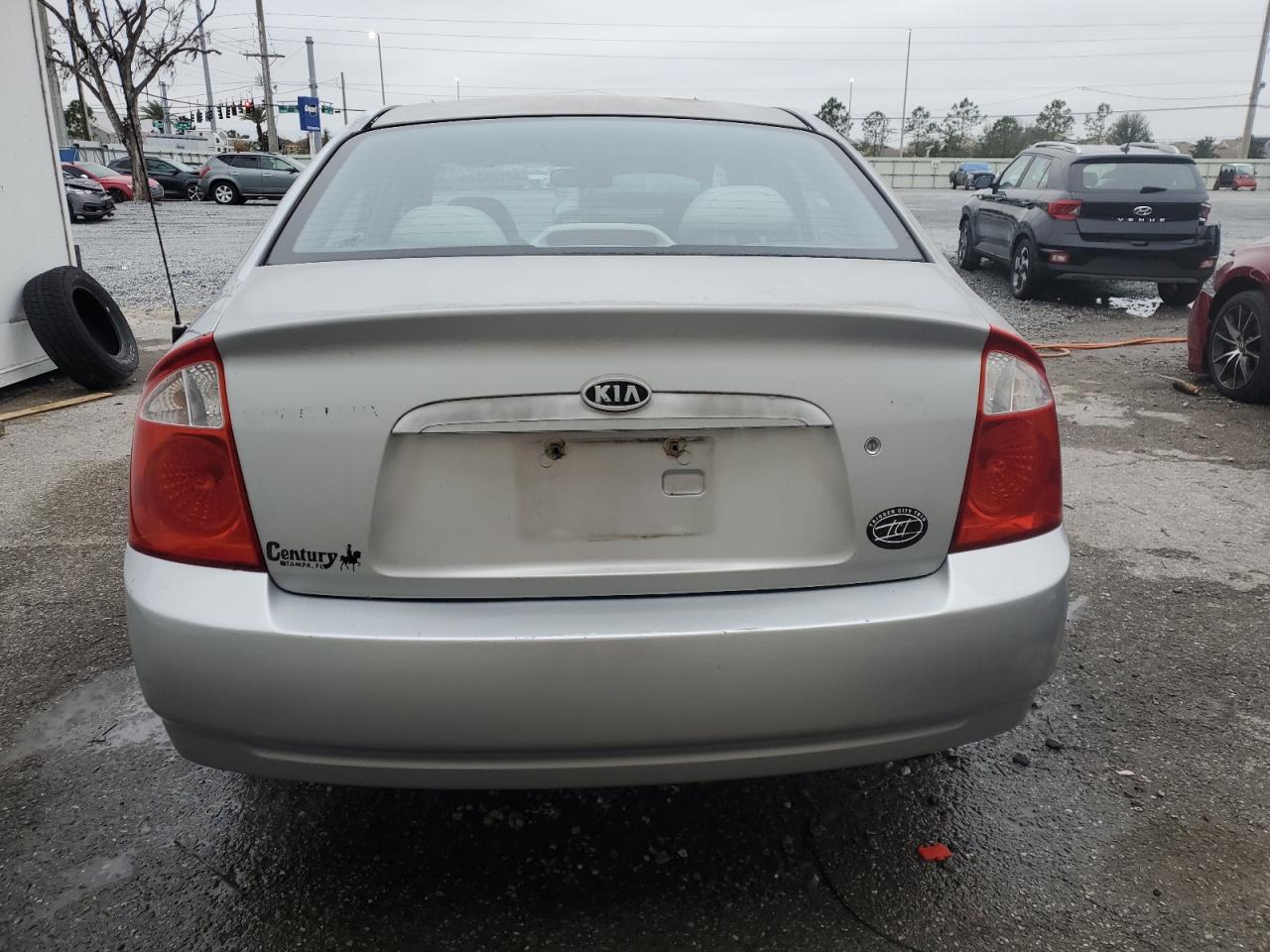 2004 Kia Spectra - Image 6