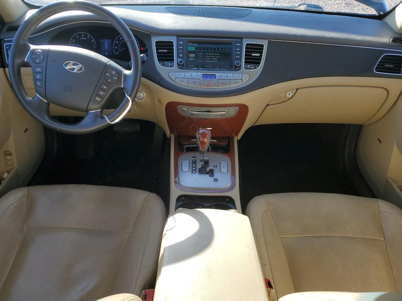 2013 Hyundai Genesis - Image 8