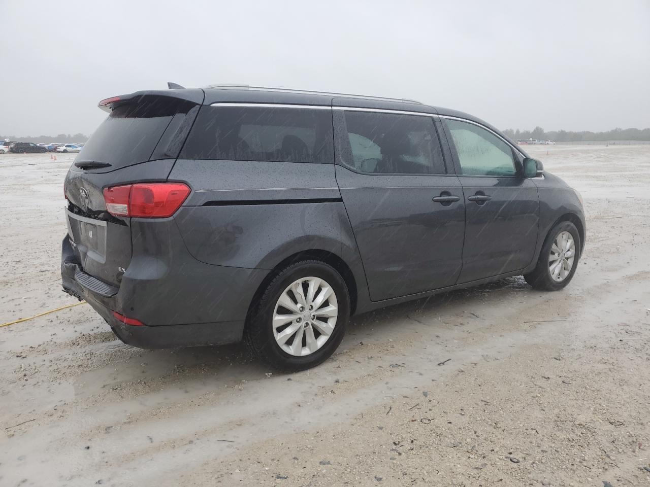 2016 Kia Sedona - Image 3