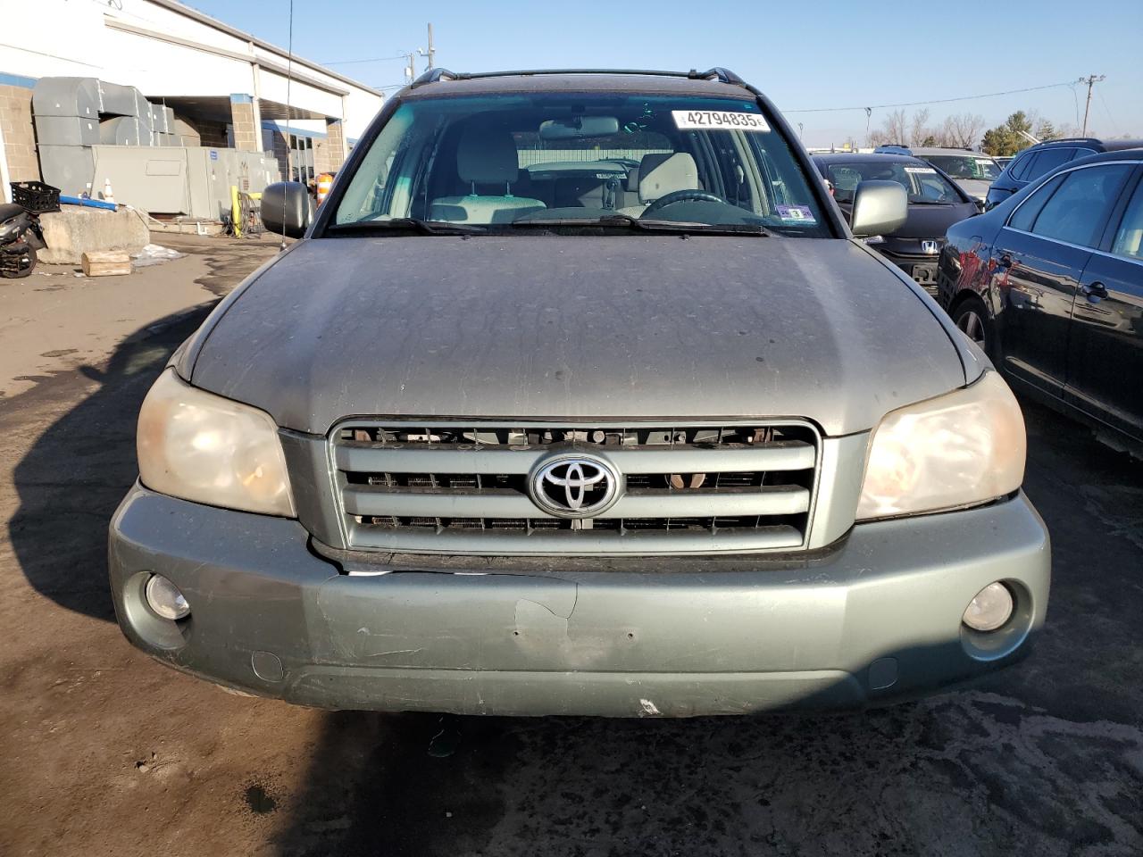 2004 Toyota Highlander - Image 5