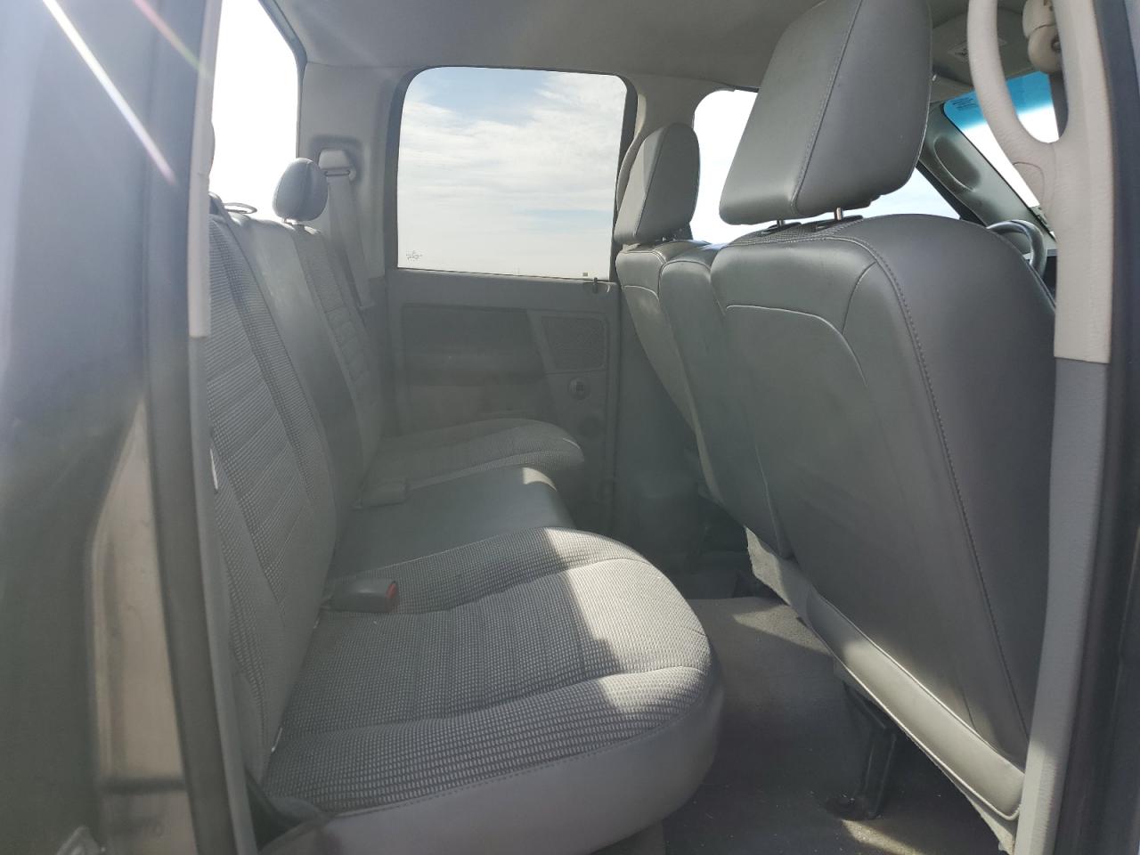 2006 Dodge RAM - Image 10