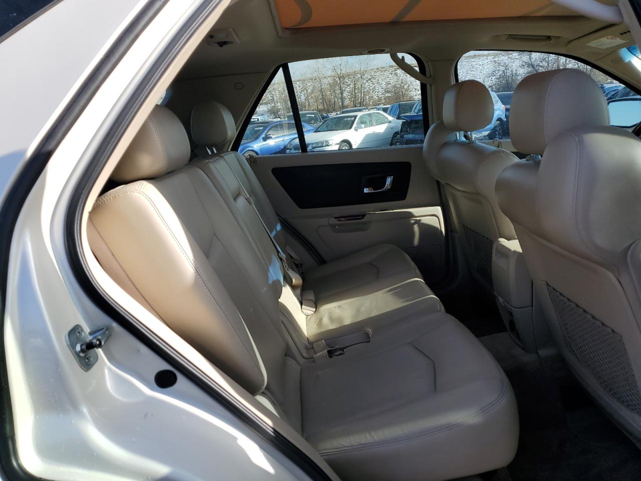 2004 Cadillac SRX - Image 11