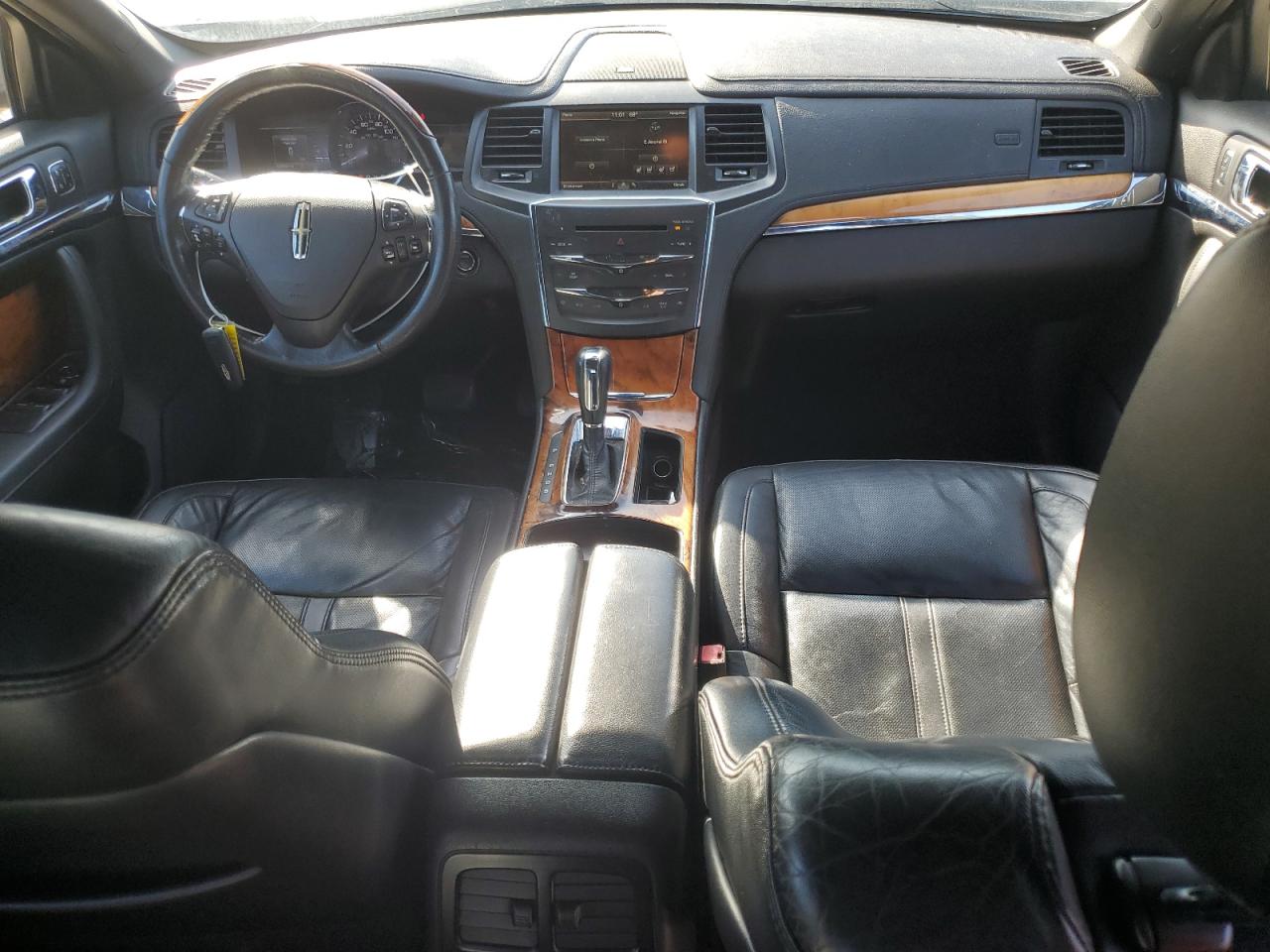 2014 Lincoln MKS - Image 8