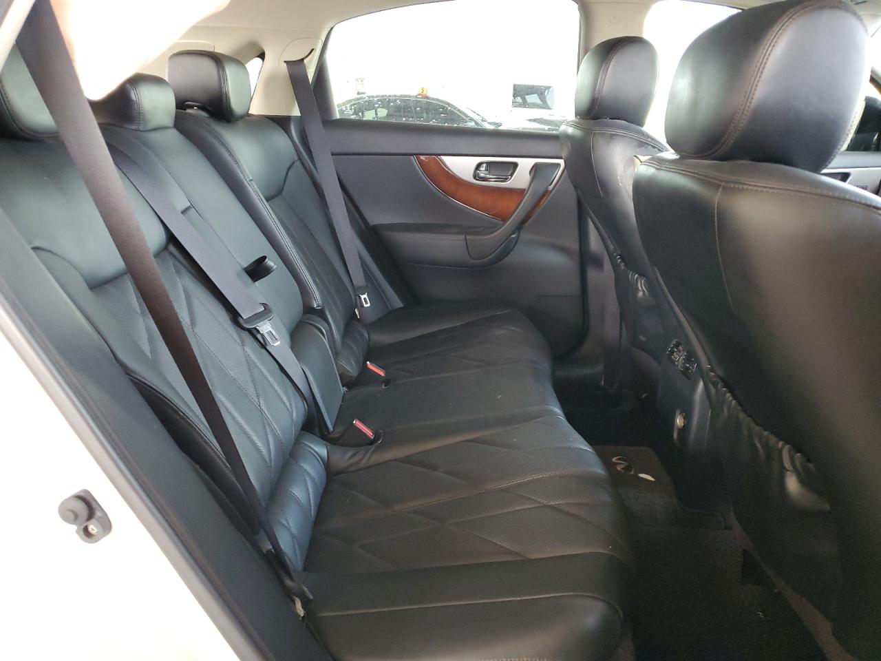 2014 Infiniti QX70 - Image 11