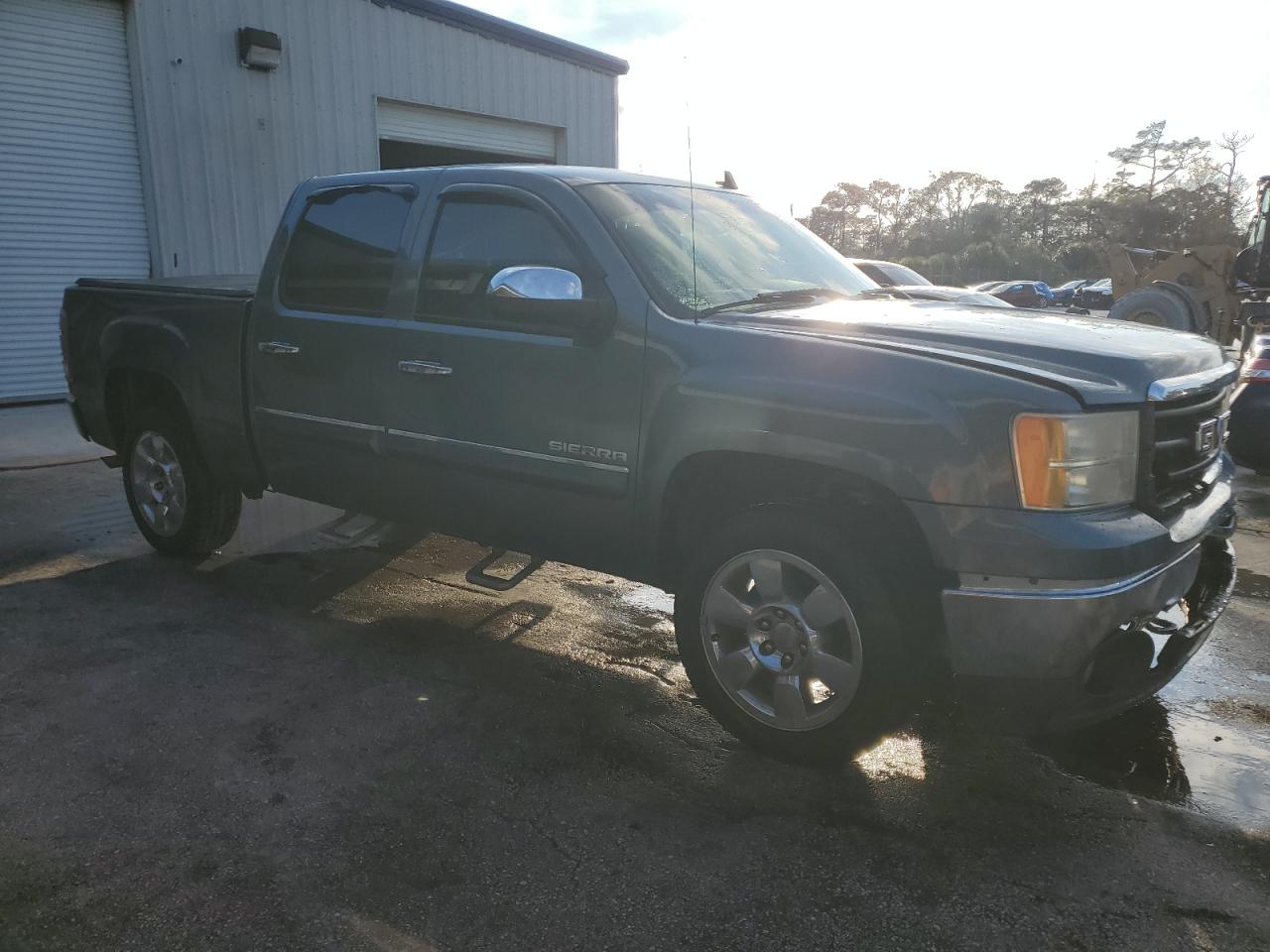 2011 GMC Sierra - Image 4