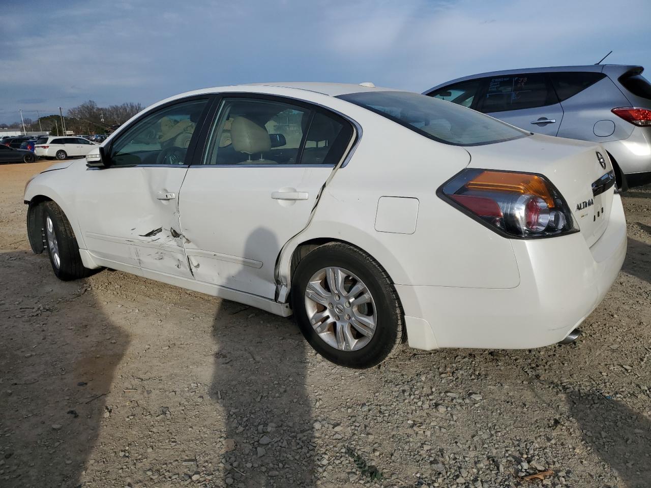 2010 Nissan Altima - Image 2